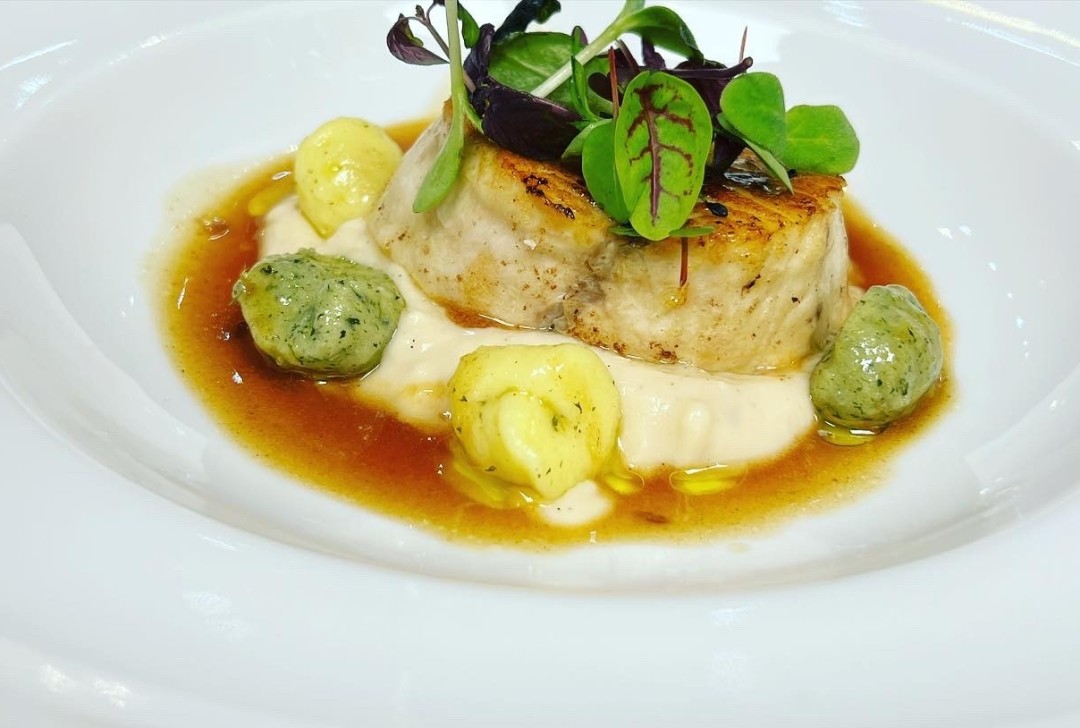 Tournedos de bar de ligne, chou-fleur vanille et gnocchis