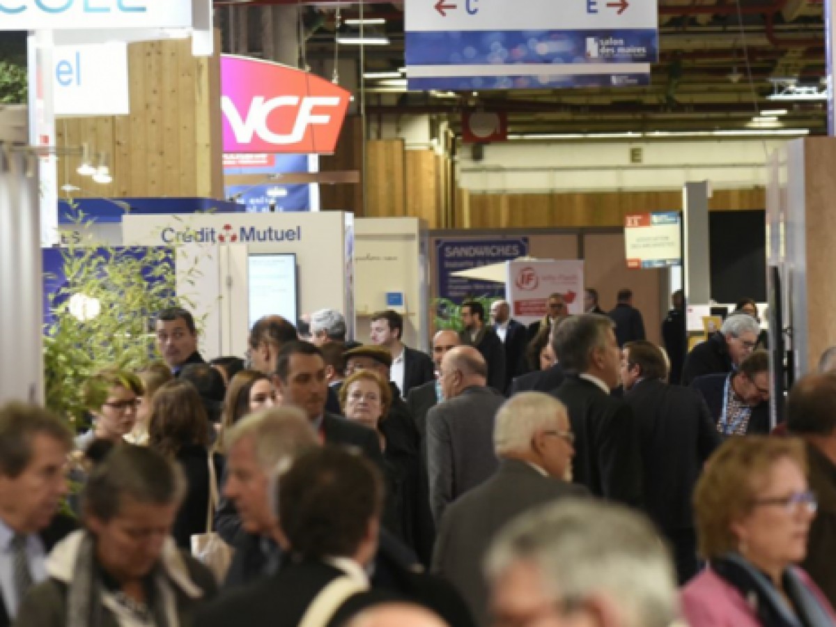 Le Maire en visite au Salon des Maires