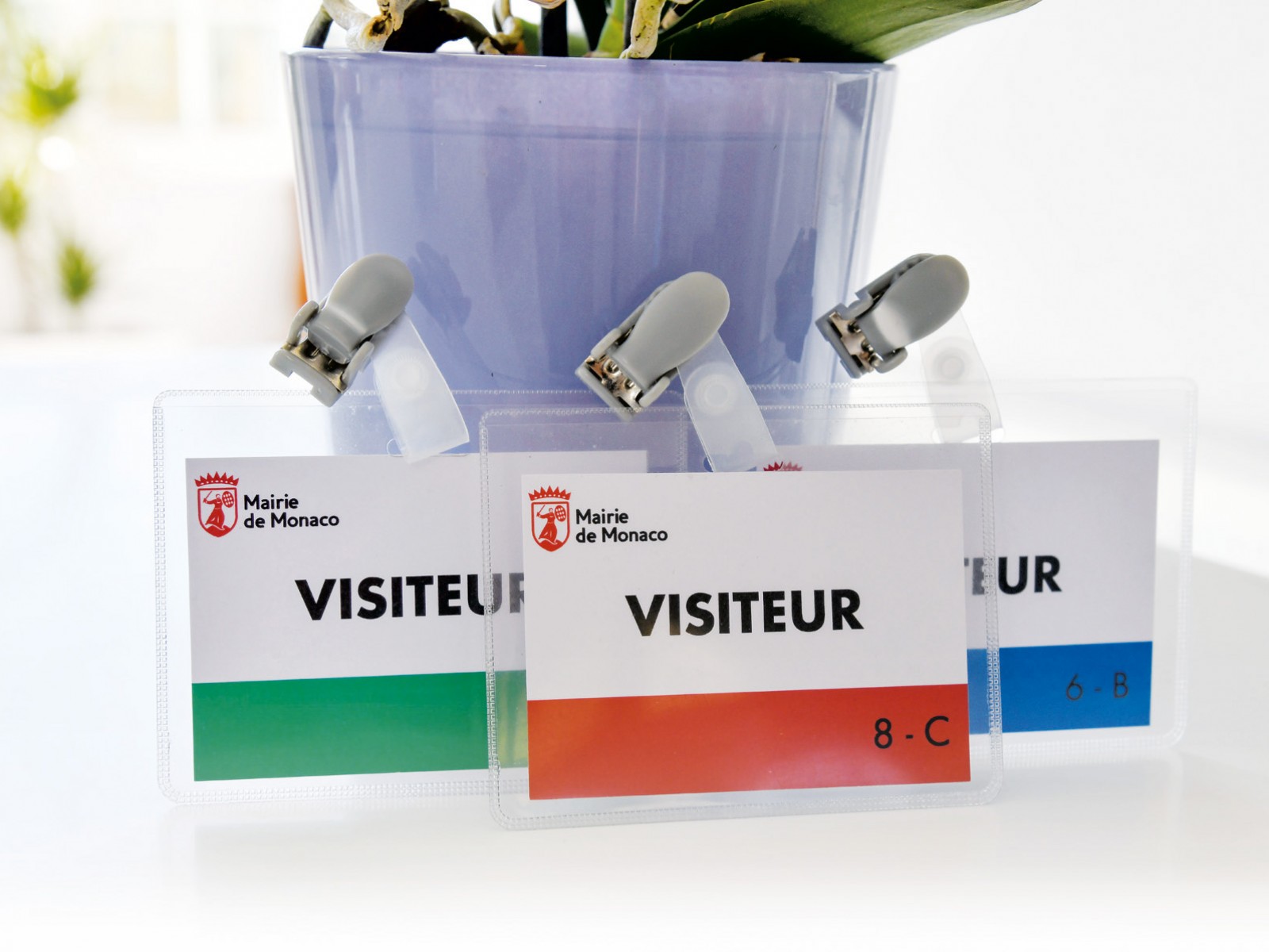 Des badges pour les visiteurs en Mairie