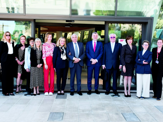 Les Ambassadeurs de Monaco découvrent la Médiathèque Caroline