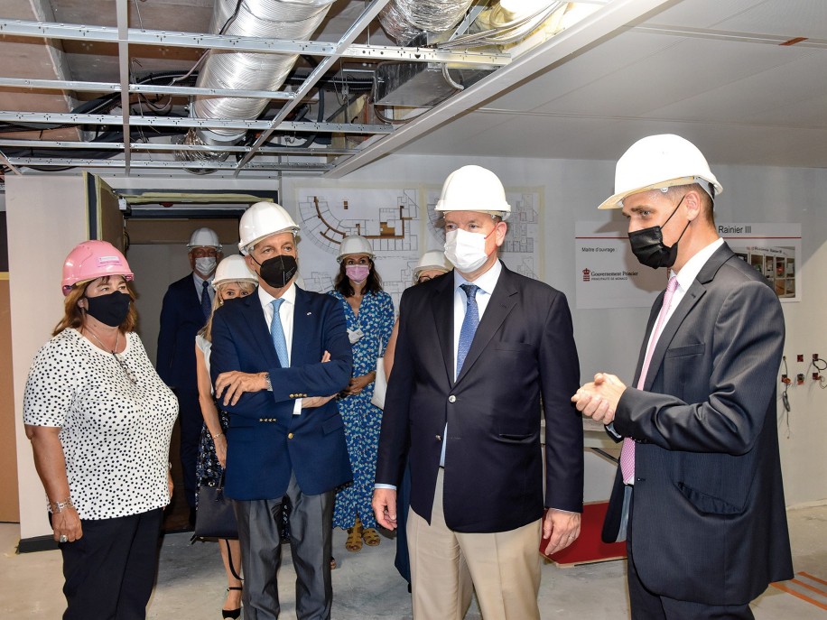 Le Souverain visite le chantier de l’Académie Rainier III