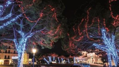 MONACO S'ILLUMINE POUR LES FÊTES...