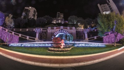 MONACO S'ILLUMINE POUR LES FÊTES...