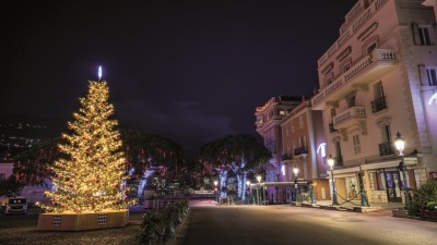 MONACO S'ILLUMINE POUR LES FÊTES...