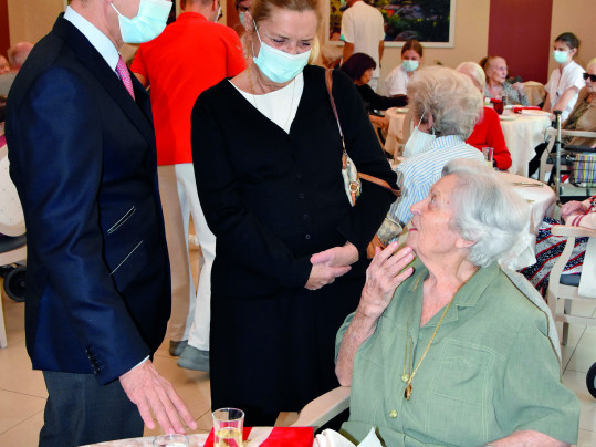 Visites aux maisons de retraite à l'occasion de la fête nationale