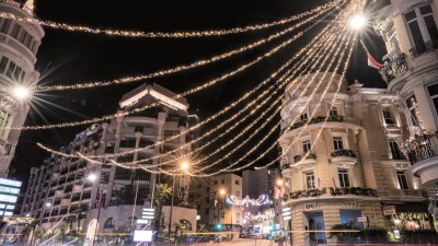 MONACO S'ILLUMINE POUR LES FÊTES...