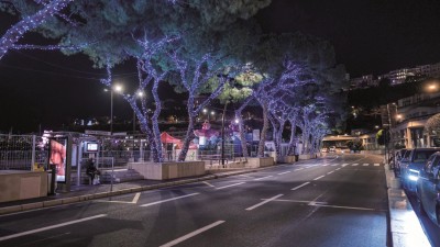 MONACO S'ILLUMINE POUR LES FÊTES...